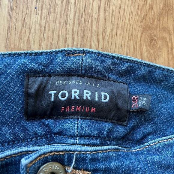 Torrid Distressed Blue Jeans Jegging - Picture 6 of 8